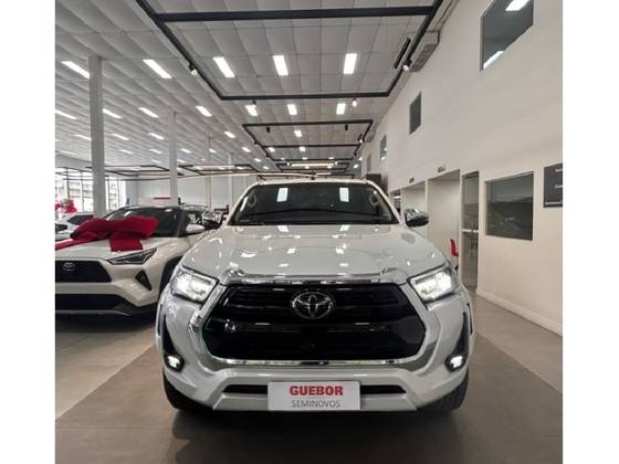 TOYOTA HILUX 2.8 D-4D TURBO DIESEL CD SRX PLUS 4X4 AUTOMÁTICO TOYOTA HILUX 2.8 D-4D TURBO DIESEL CD SRX PLUS 4X4 AUTOMÁTICO